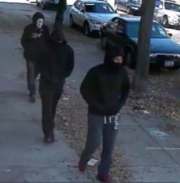 Four Robbers Hit Apple Store!